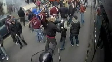L’assalto dei tifosi del Torino al pullman della Juventus