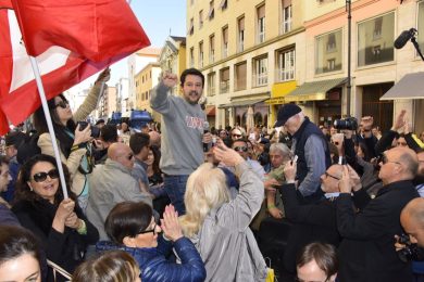 Livorno, uova contro Salvini – Le foto