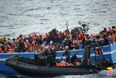 Migranti: così agiscono i trafficanti di esseri umani