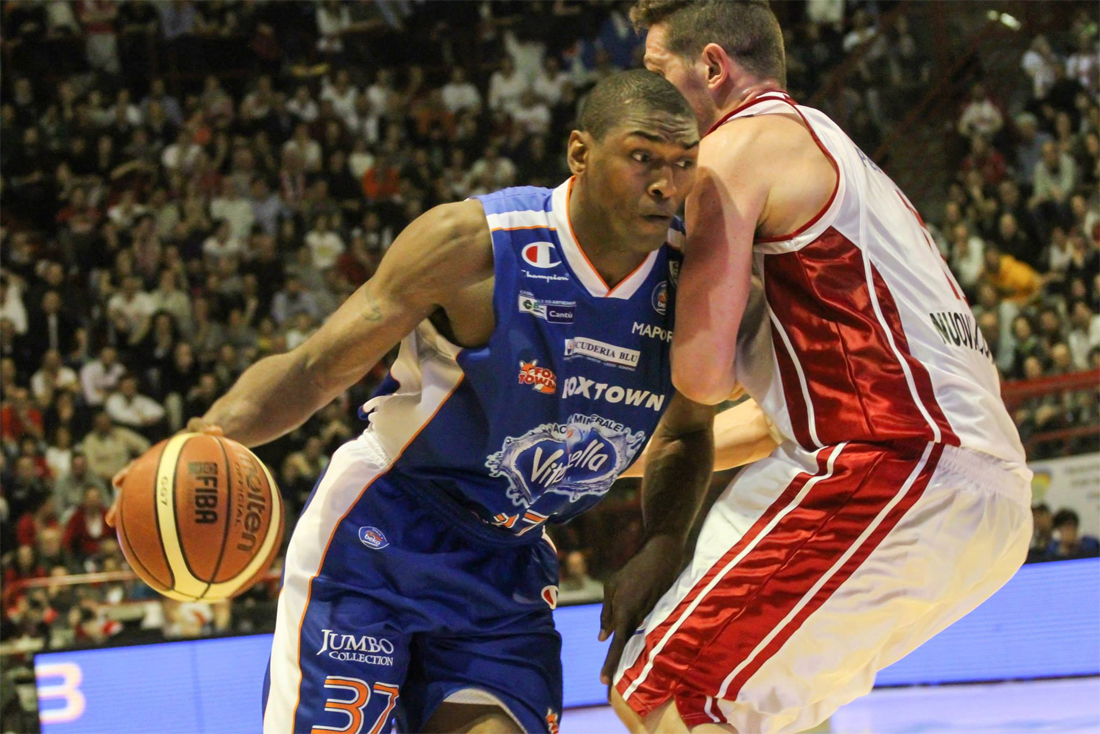 Serie A: volata playoff dietro la Milano dei record Serie A: volata playoff dietro la Milano dei record