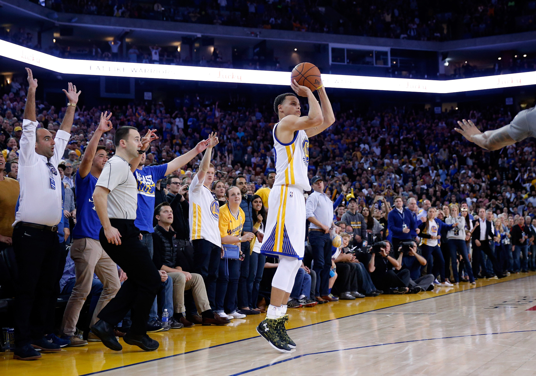 Nba: il nuovo record nelle triple di Stephen Curry