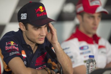 Pedrosa si opera. Al suo posto, Aoyama