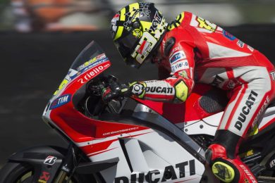 Gp Italia, qualifiche: pole Iannone, Rossi 8°, Marquez disastro
