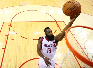 Nba, 45 punti di Harden tengono in orbita i Rockets: il video