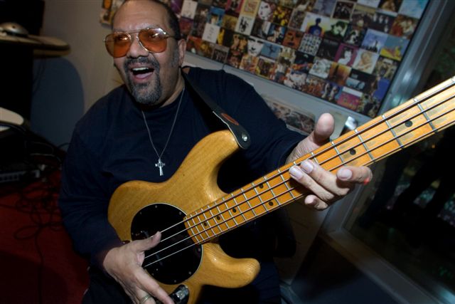 Louis Johnson: è morto il bassista di “Stomp!” Louis Johnson: è morto il bassista di “Stomp!”
