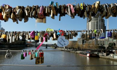 Melbourne, rimossi 20.000 lucchetti dell’amore