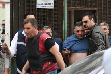 Strage di Napoli, Murolo e quell’insana passione per le armi