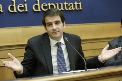Raffaele Fitto lascia Forza Italia e il Ppe