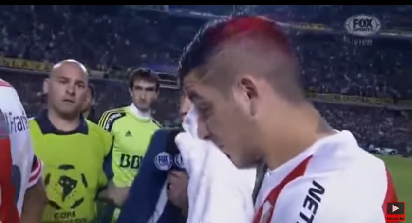 Boca-River, che vergogna: agguato ultras e Clasico sospeso Boca-River, che vergogna: agguato ultras e Clasico sospeso