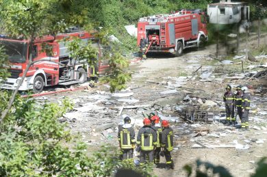 Napoli, esplode fabbrica di fuochi d’artificio: tre morti