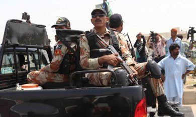 La strage su un autobus a Karachi