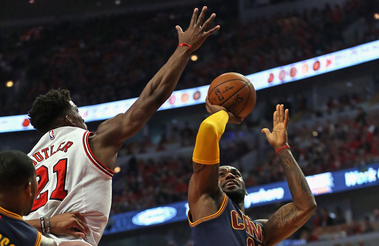 Nba: LeBron James sulla sirena. Cleveland 2-2 con Chicago Nba: LeBron James sulla sirena. Cleveland 2-2 con Chicago