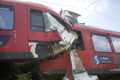 Austria, scontro fra due treni