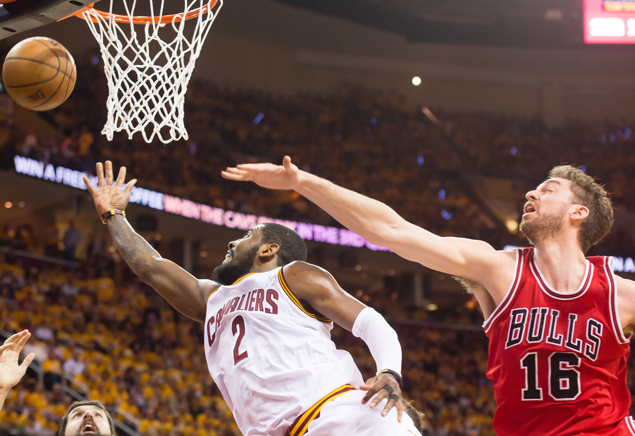 Nba, Cleveland-Chicago: il canestro “da film” di Kyrie Irving Nba, Cleveland-Chicago: il canestro “da film” di Kyrie Irving