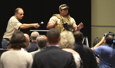 Texas: spari a meeting con vignette su Maometto