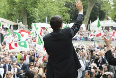 Scontri a Bologna: insegnanti e precari contro Renzi