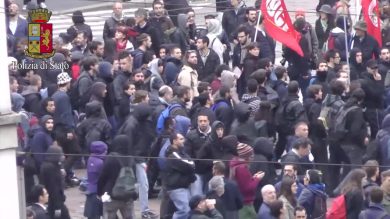 Black Block a Milano – le immagini della Polizia