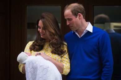 Royal Baby: William e Kate presentano la principessa