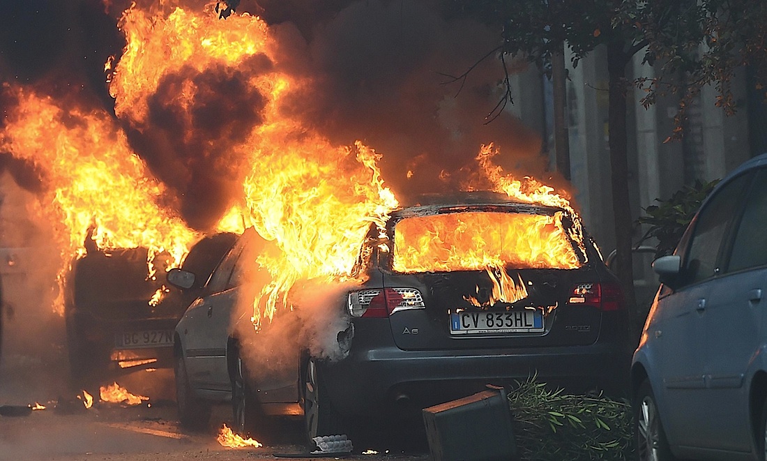 Black Bloc all’attacco nel giorno di Expo 2015 – Foto – Video