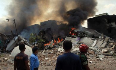 Indonesia, schianto aereo a Medan: almeno 30 morti – Foto