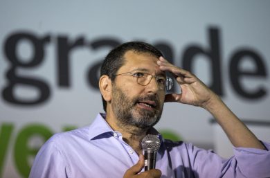 Malore per Ignazio Marino: notte in ospedale