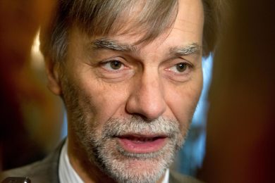 Immigrazione, Delrio: “Lecito sparare sugli scafisti”