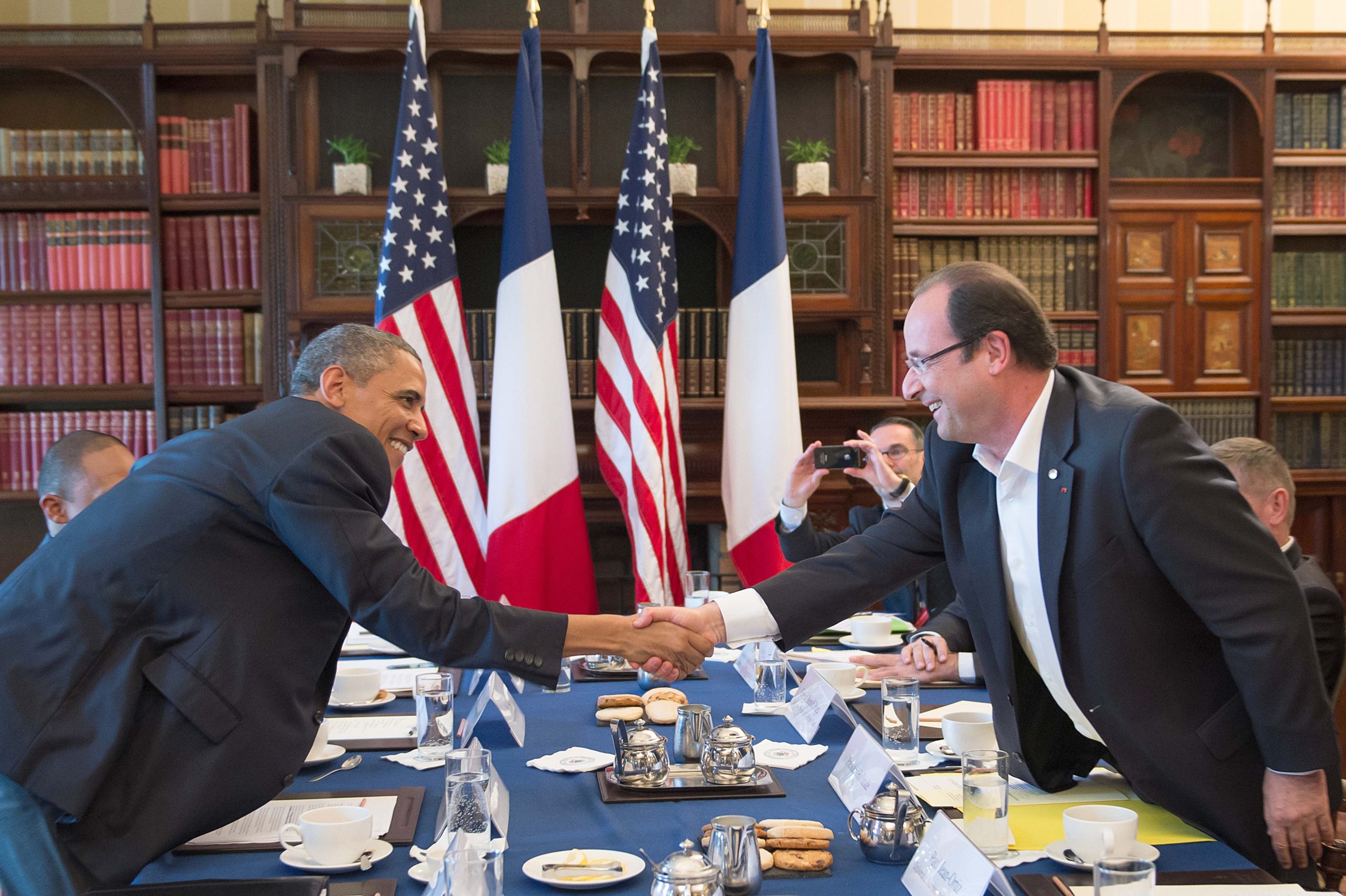 Gli Usa: “Non stiamo spiando Hollande, né lo faremo”