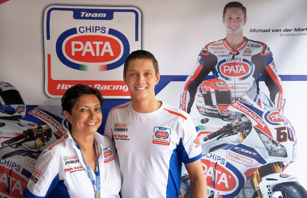 Mamma, papà e Valentino: il tris vincente di Van der Mark Mamma, papà e Valentino: il tris vincente di Van der Mark