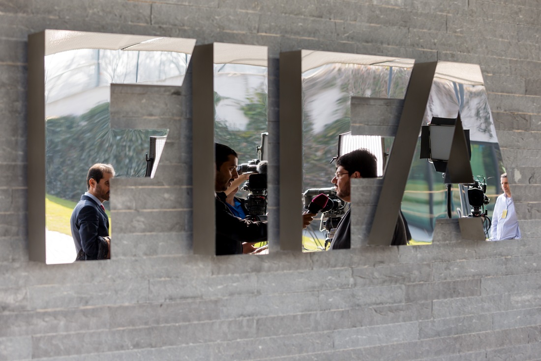 Scandalo Fifa, 53 conti bancari sospetti nell’inchiesta svizzera Scandalo Fifa, 53 conti bancari sospetti nell’inchiesta svizzera