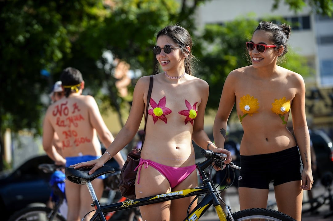 World Naked Bike Ride, nudi in bicicletta contro l’inquinamento