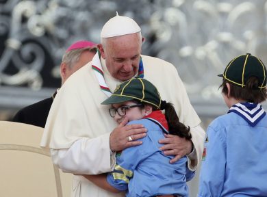 Il Papa agli scout: “Costruite ponti, non muri” – Le foto