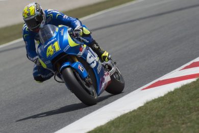 Gp Catalogna, qualifiche: doppietta Suzuki, Rossi settimo