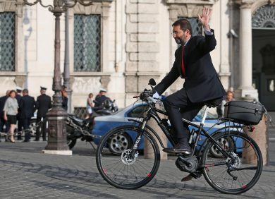 Perché il Pd difende Ignazio Marino, per ora