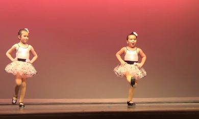 Bambina conquista tutti ballando Aretha Franklin