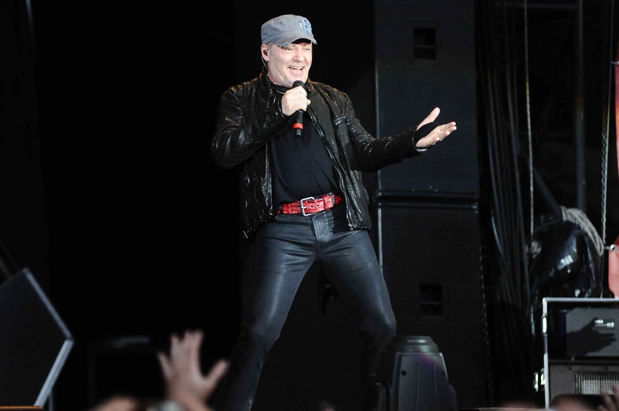 Vasco Rossi infiamma Bari: la scaletta e i video