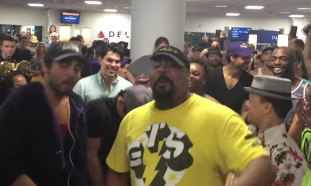 Bloccati all’aeroporto? Musical gratis!