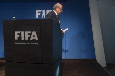 Blatter si dimette: non è più il presidente Fifa