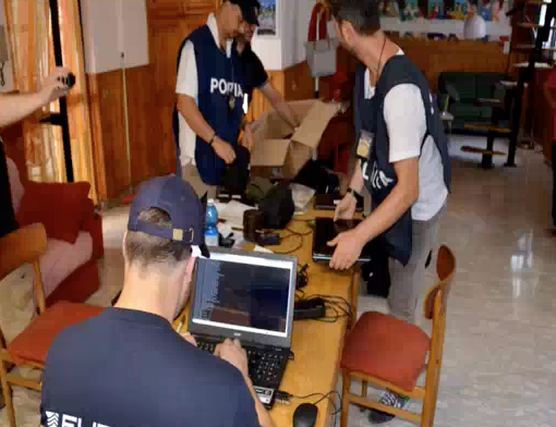 Pedopornografia, armi e droga: il primo sequestro di moneta virtuale Pedopornografia, armi e droga: il primo sequestro di moneta virtuale