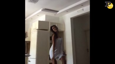 Jovana Djordjevic: balletto sexy allo specchio