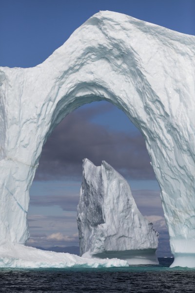 Vacanze “da brivido”, tra i ghiacci di un iceberg