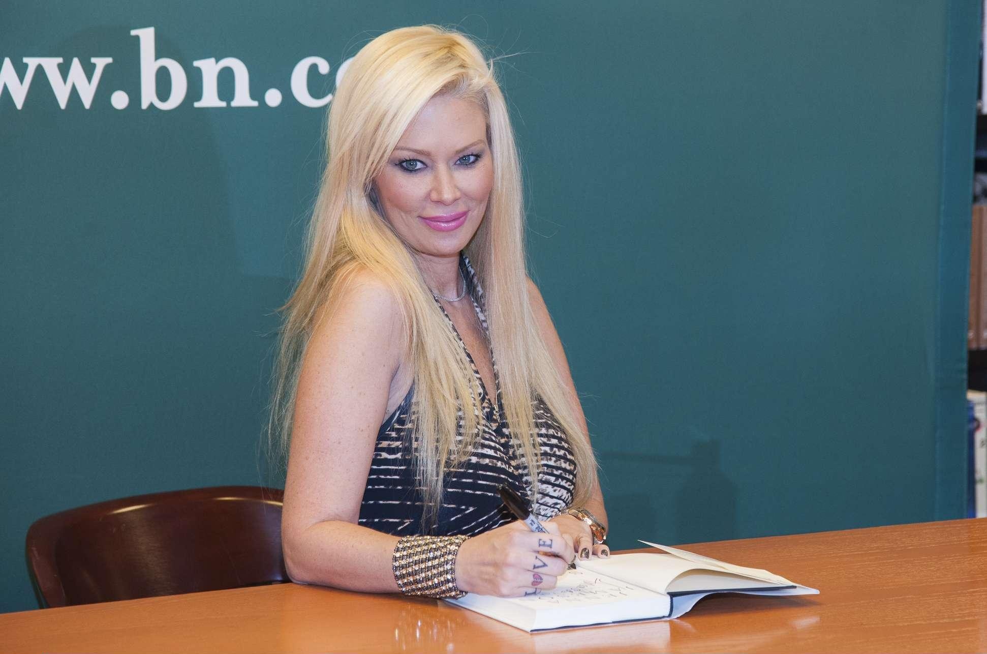 E’ Jenna Jameson la pornostar più pagata al mondo E’ Jenna Jameson la pornostar più pagata al mondo