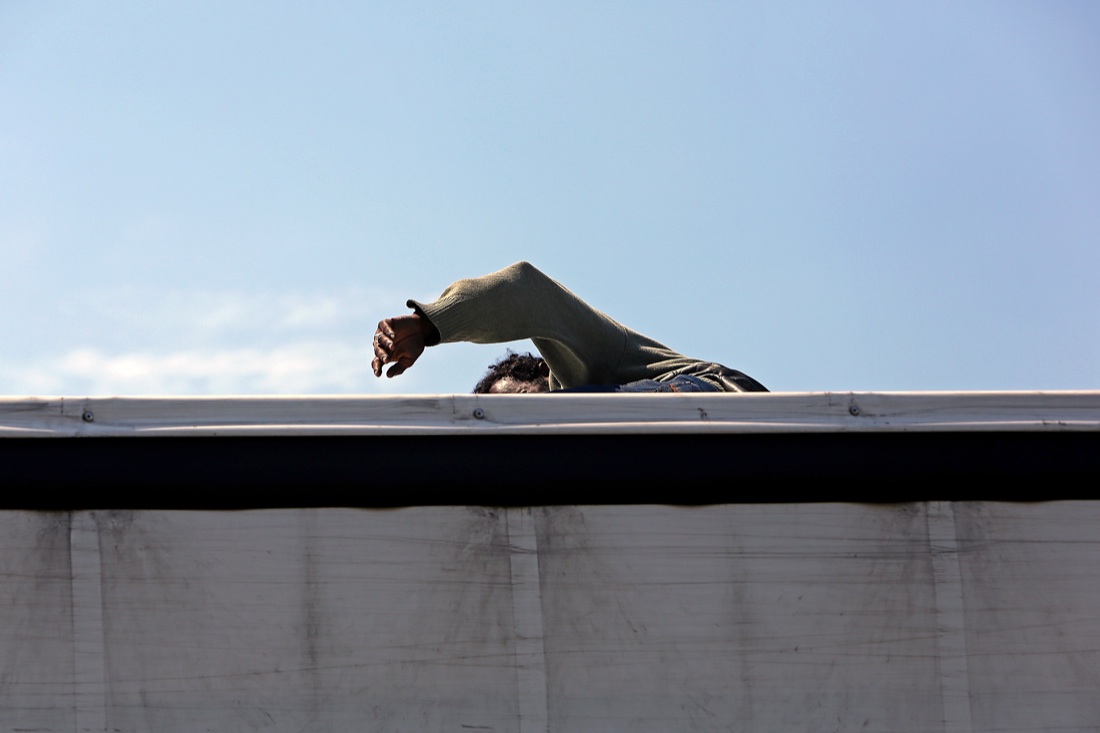 Immigrazione, sono due i morti a Calais. Le foto Immigrazione, sono due i morti a Calais. Le foto