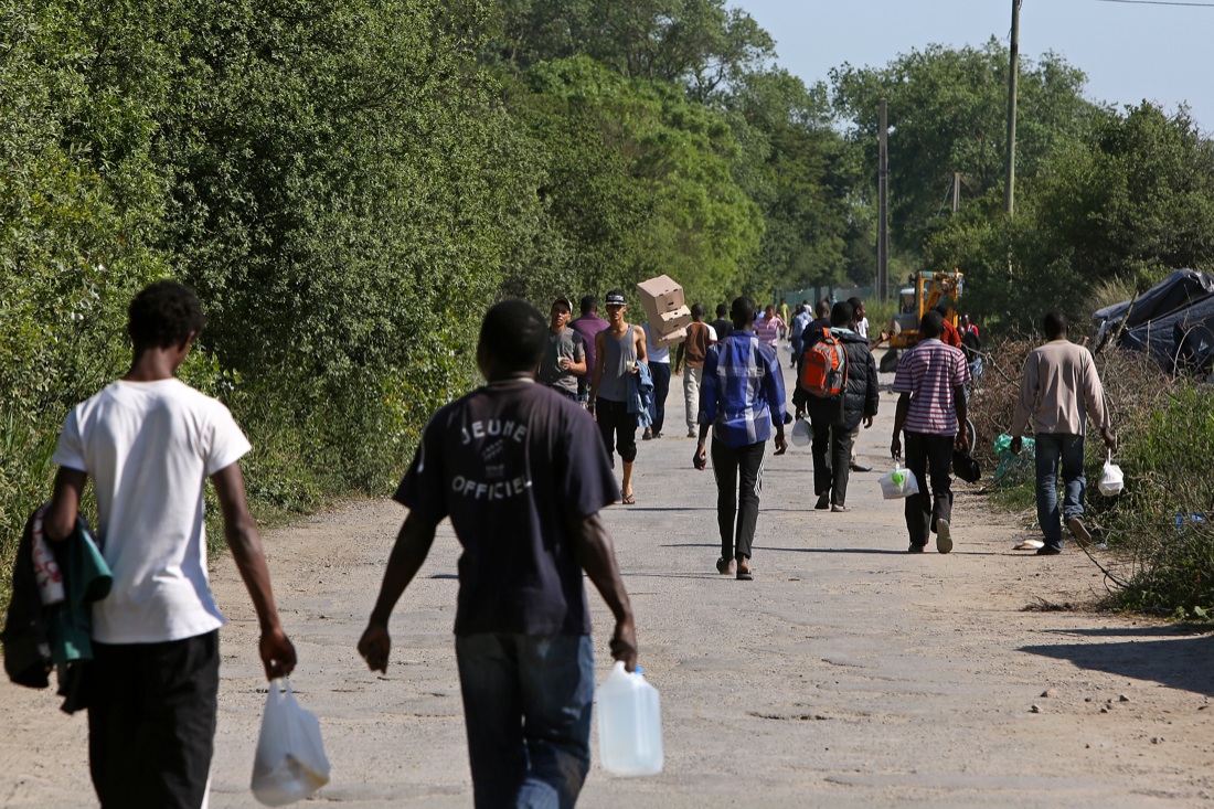 Immigrazione, sono due i morti a Calais. Le foto Immigrazione, sono due i morti a Calais. Le foto