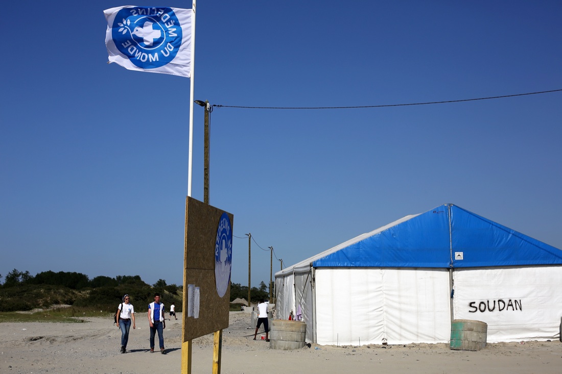Immigrazione, sono due i morti a Calais. Le foto Immigrazione, sono due i morti a Calais. Le foto