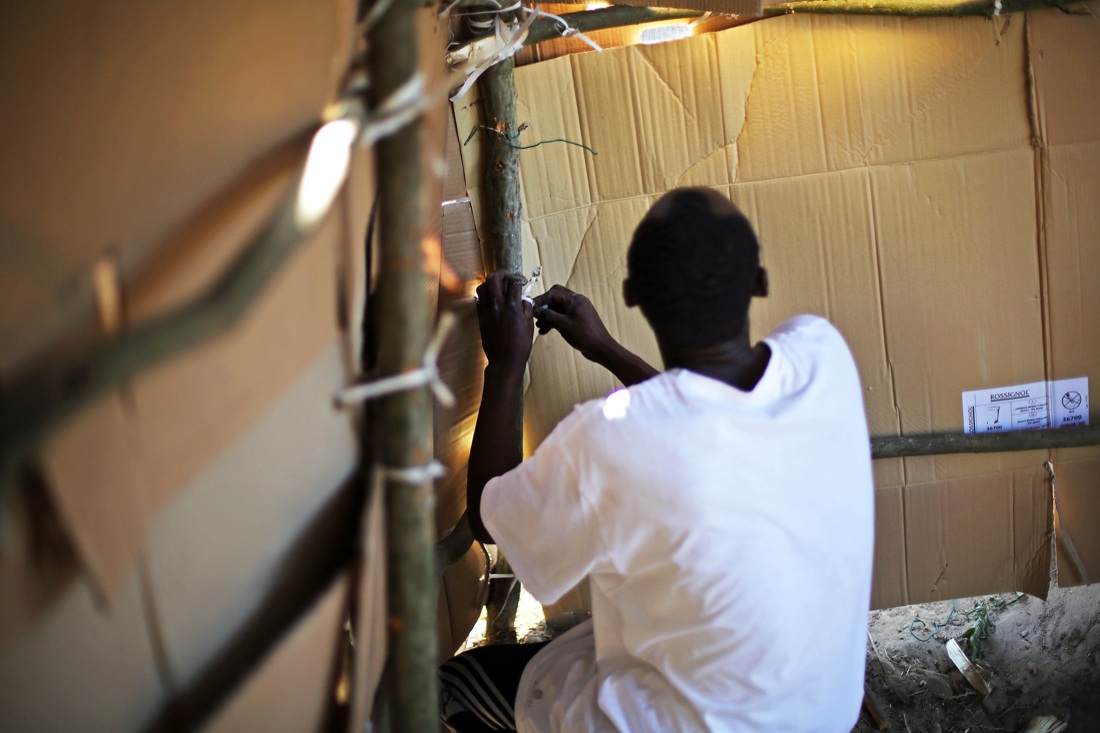 Immigrazione, sono due i morti a Calais. Le foto Immigrazione, sono due i morti a Calais. Le foto