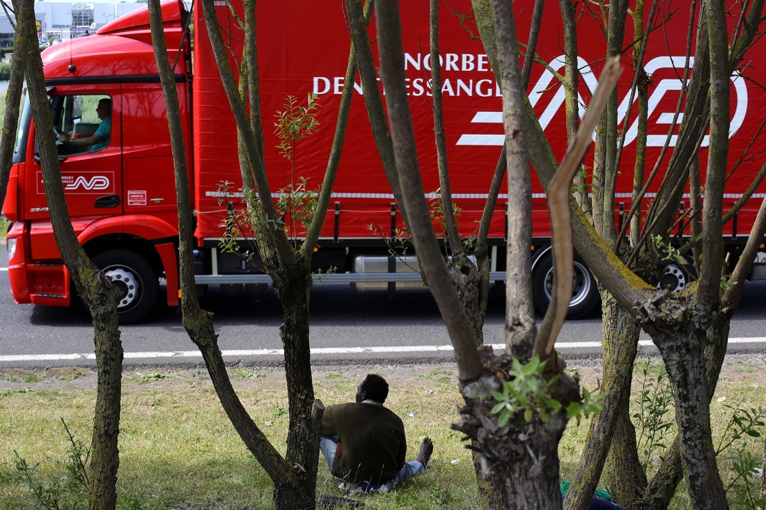 Immigrazione, sono due i morti a Calais. Le foto Immigrazione, sono due i morti a Calais. Le foto