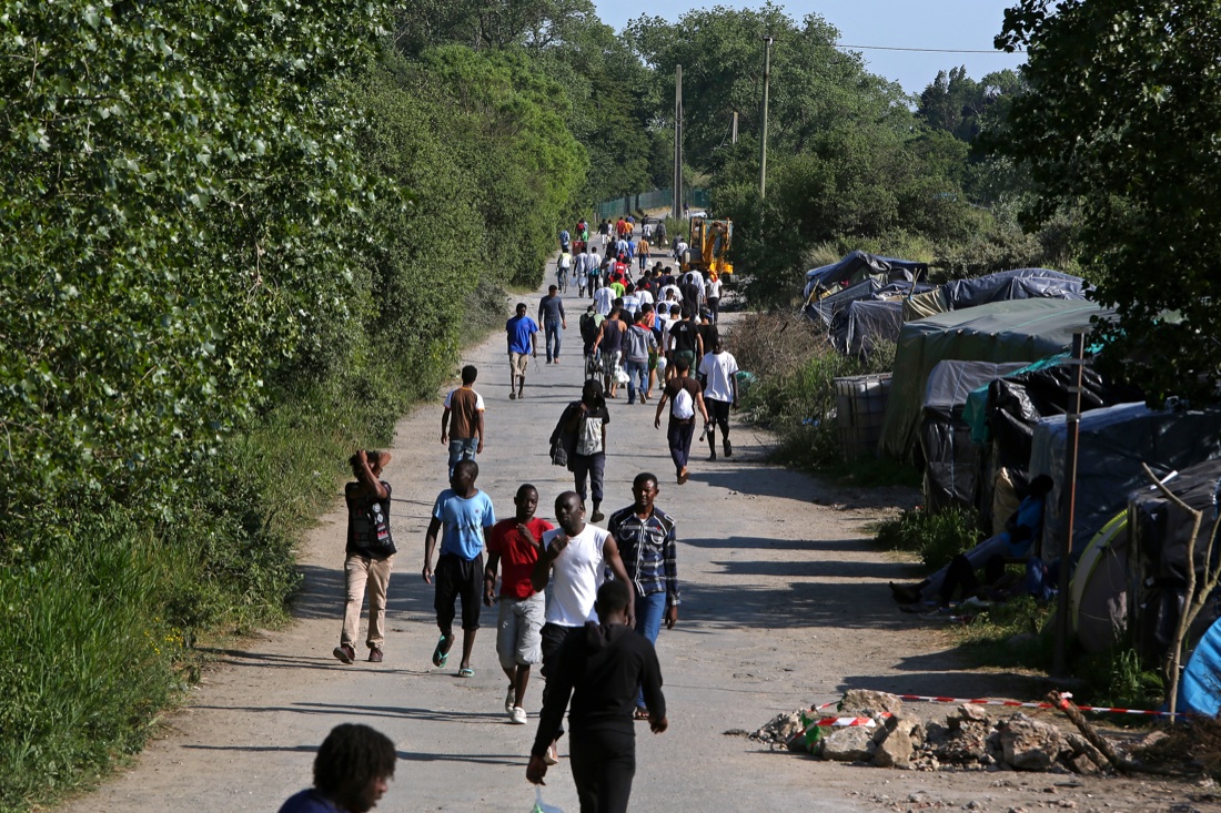 Immigrazione, sono due i morti a Calais. Le foto Immigrazione, sono due i morti a Calais. Le foto