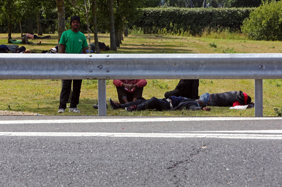 Immigrazione, sono due i morti a Calais. Le foto Immigrazione, sono due i morti a Calais. Le foto