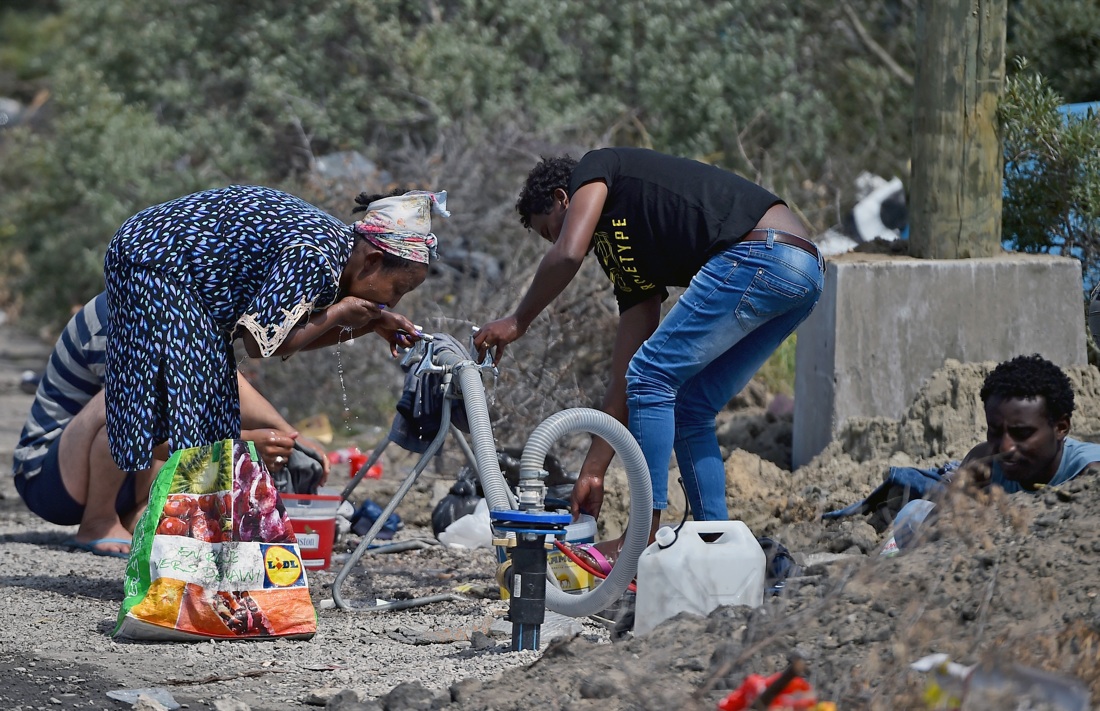 Immigrazione, sono due i morti a Calais. Le foto Immigrazione, sono due i morti a Calais. Le foto