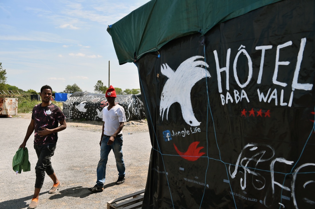 Immigrazione, sono due i morti a Calais. Le foto Immigrazione, sono due i morti a Calais. Le foto